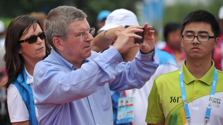 Der deutsche IOC-Präsident Thomas Bach übt sich in Zurückhaltung.