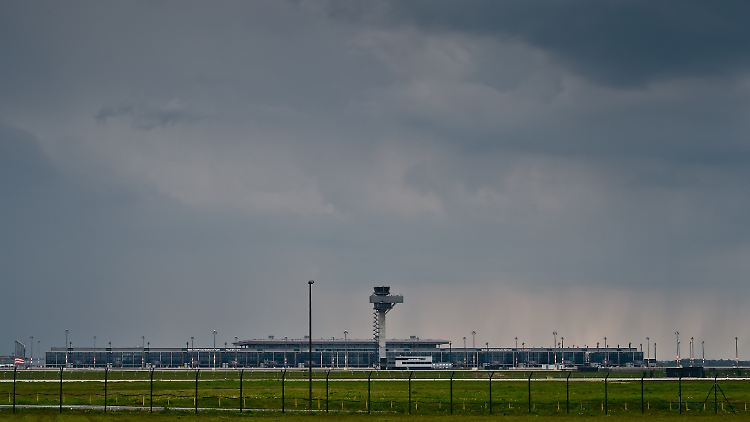 Ungenutzter Riesenbau: Das Hauptgebäude des neuen Hauptstadtflughafens wartet weiter auf Passagiere.
