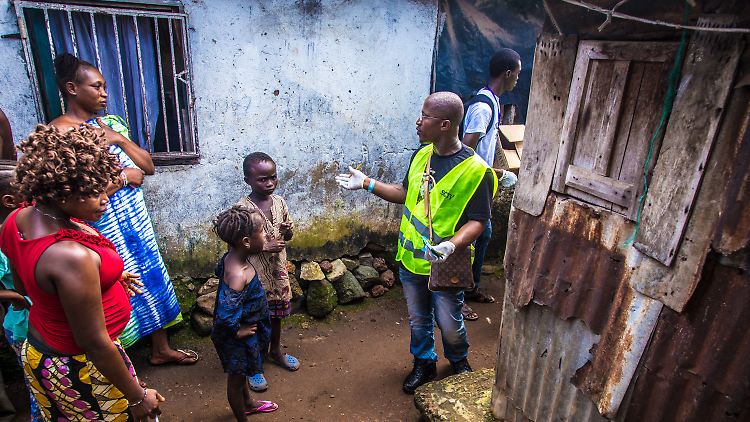 In Sierra Leone durfte drei Tage lang niemand auf die Straße - so wollten die Helfer Infizierte finden. 