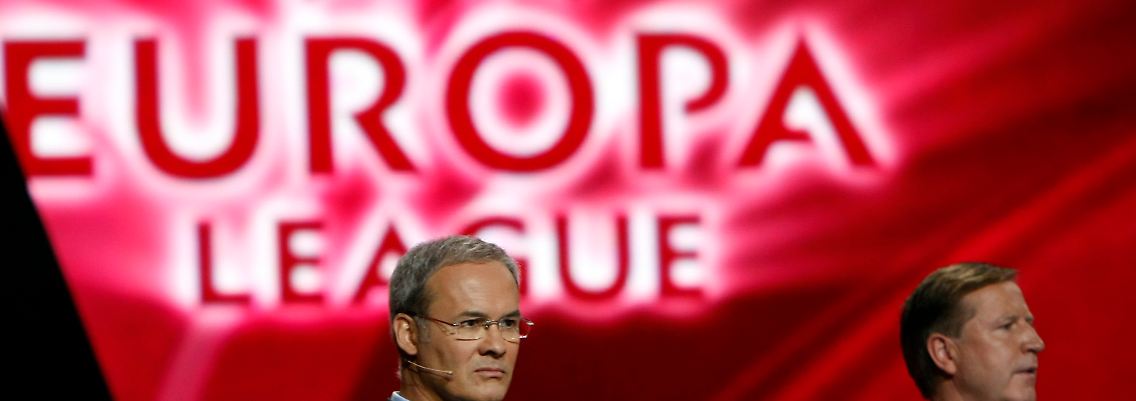 Viele Kugeln, ernste Mienen: So sieht das aus, wenn der Europäische Fußballverband zur Auslosung lädt.