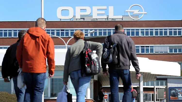 Opel gibt den Bochumer Standort auf. Die Deutsche Post errichtet dort ein Paketzentrum.