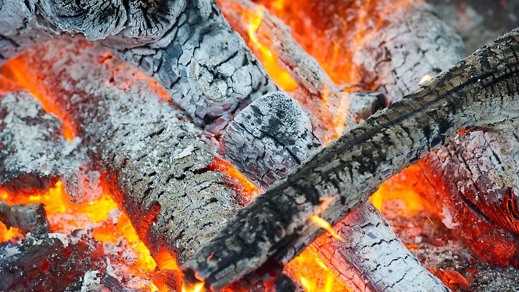 In Gesprächen am Lagerfeuer, beim Tanzen oder Singen gaben Urvölker wesentliche Impulse für ihre kulturelle Entwicklung.