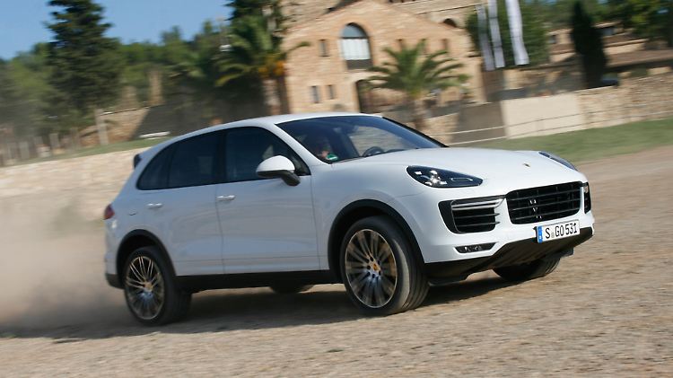 Der Cayenne Turbo kann auf bis zu 21 Zoll große Felgen gestellt werden.
