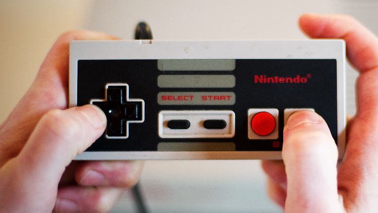 Controller des "Nintendo Entertainment System": Die erste Konsole des japanischen Spielzeugherstellers sollte mehr können und weniger kosten als die Konkurrenz. 