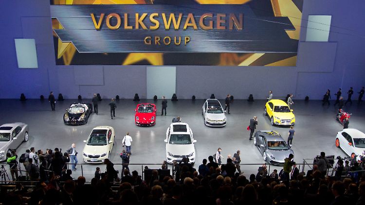 VW habe global von der Modellpalette her nicht so viel zu bieten wie Toyota, meint n-tv.de-Autoexperte Helmut Becker.