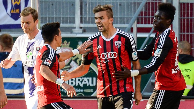 Lukas Hinterseer feiert seinen Ausgleichstreffer.