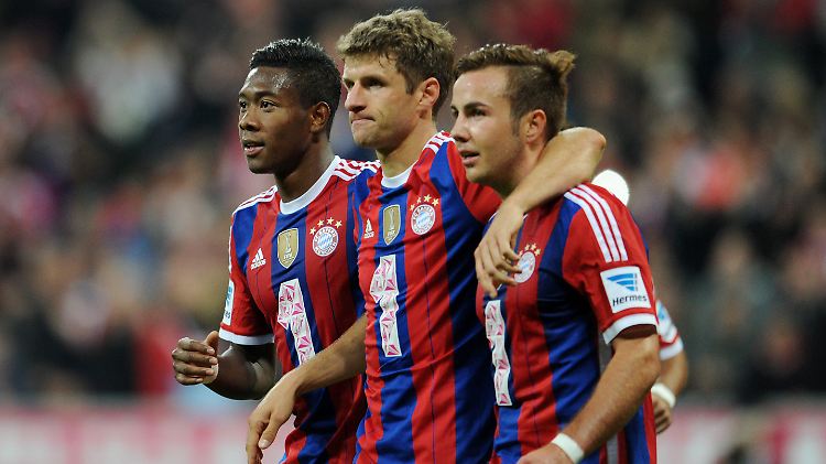 Alaba und Müller feiern Götzes Treffer zum 3:0.