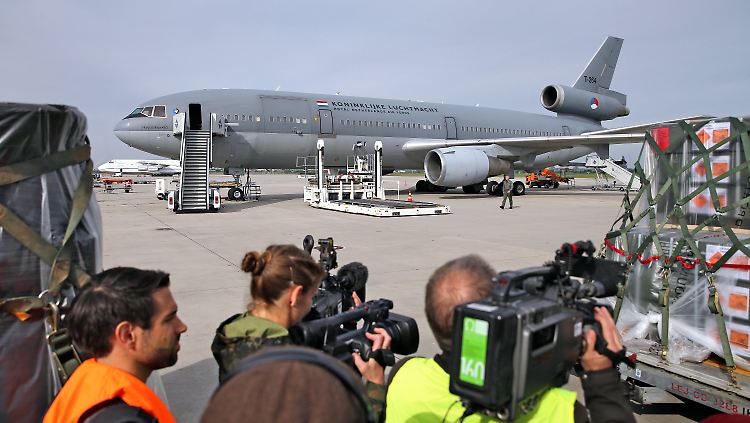 KC-10 der niederländischen Luftwaffe muss jetzt auf dem Flughafen Leipzig/Halle in Schkeuditz (Sachsen) repariert werden.