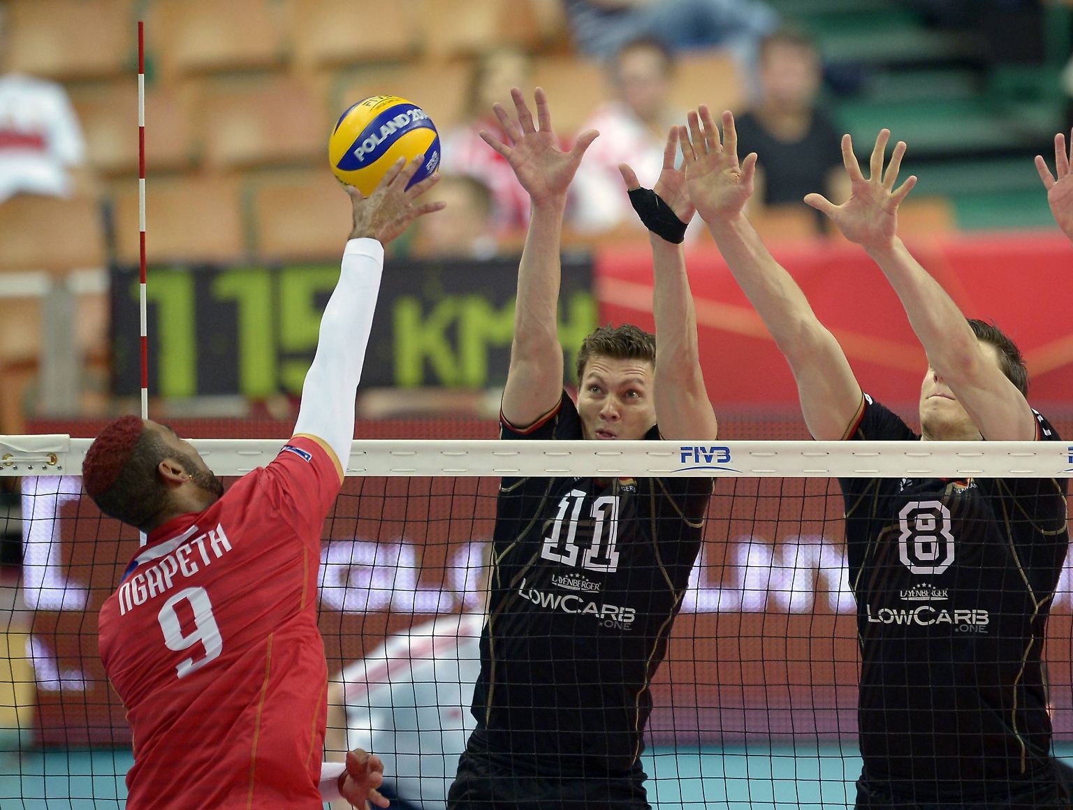 Der Block steht: die deutschen Volleyballer machen bei der WM gegen Frankreich ein starkes Spiel um Platz drei.