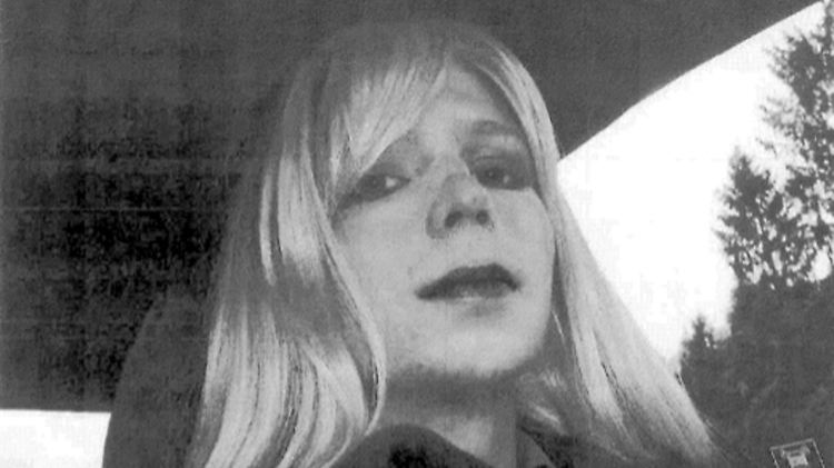 Chelsea Manning will ihre medizinische Behandlung in Haft gerichtlich durchsetzen.