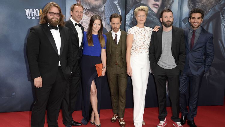 Antoine Monot Jr., Wotan Wilke Moehring, Hannah Herzsprung, Tom Schilling, Trine Dyrholm, Baran bo Odar und Elyas M Barek bei der Premiere zu "Who Am I - Kein System ist sicher" im Zoopalast in Berlin.