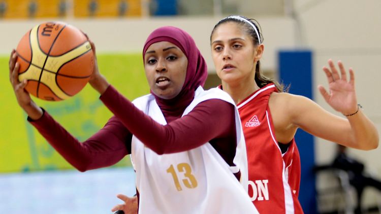 Bei den Pan-Arabischen Spielen in Doha 2011 nahm ein Frauenteam aus Katar teil - verschleiert.
