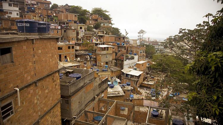 Blick auf die Favela Cantagalo in Rio de Janeiro.