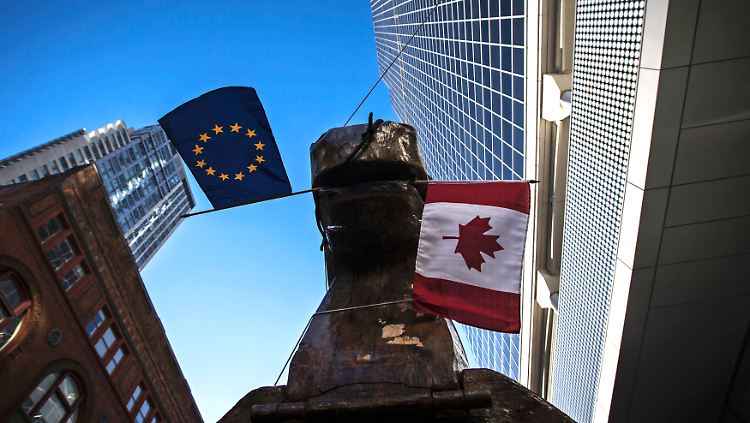 Anti-Ceta-Protest in Ontario: Auch in Kanada fürchten sich Bürger vor der Übermacht der Konzerne, die durch Investitionsschutzabkommen entstehen könnte.