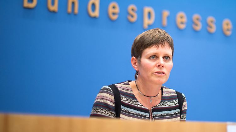 Astrid Wallrabenstein vertritt als Prozessbevollmächtigte die Klage gegen die Bundesregierung und den NSA-Untersuchungsausschuss.