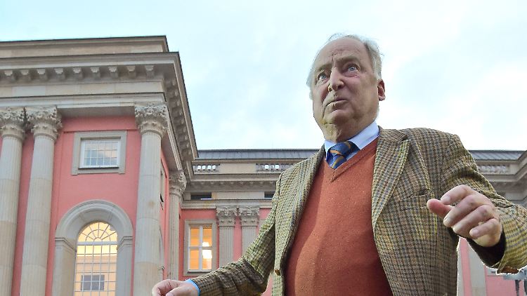 Alexander Gauland vor dem brandenburgischen Landtag. Nicht jeden seiner AfD-Kollegen möchte er dort sehen.