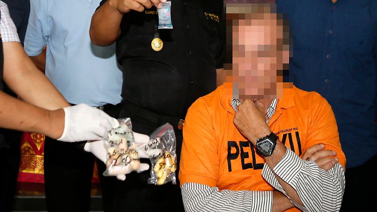 Der Deutsche soll 5000 US-Dollar für den Schmuggel erhalten haben.