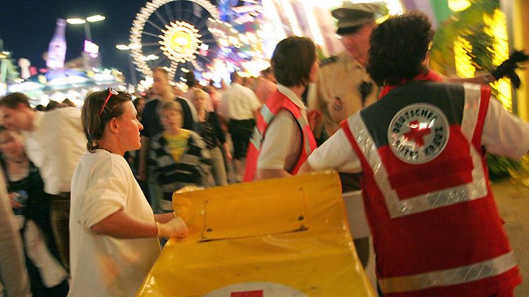 Das Deutsche Rote Kreuz hat auf der Wiesn alle Hände voll zu tun.