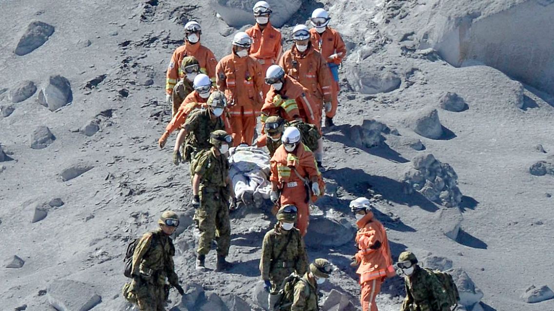 2014-09-28T054322Z_1236439766_GM1EA9S11FM01_RTRMADP_3_JAPAN-VOLCANO.JPG7858112933957227620.jpg