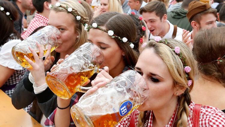 2014-09-28T155548Z_225715960_GM1EA9S1UFP01_RTRMADP_3_TRAVEL-GERMANY-OKTOBERFEST.JPG4273762363896245488.jpg