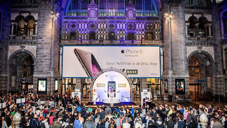 Kathedrale der Gegenwart: Ein Apple-Laden in Belgien verkauft das neue iPhone.