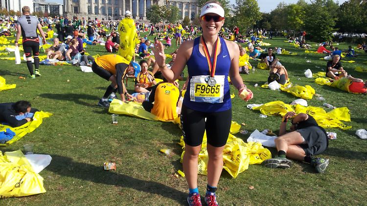 Happy Finisher Franziska Klaren. Nach dem Marathon gibt es ein Riesen-Picknick vor dem Reichstag.