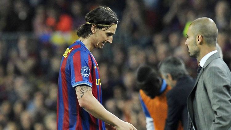 Diese Auswechslung hat Zlatan Ibrahimovic offenbar noch nicht verwunden: Josep Guardiola nimmt den Schweden gegen Chelsea aus dem Spiel.