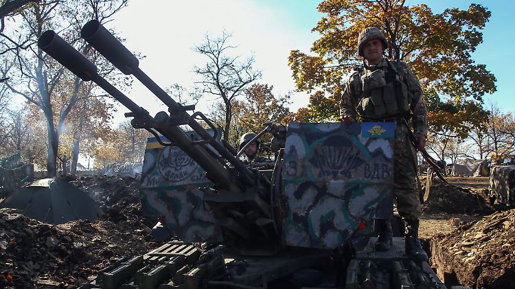 In den Wäldern der Ostukraine sollen zahlreiche nicht identifizierte Tote liegen.