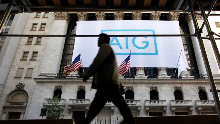 AIG-Banner an der Fassade der New Yorker Börse.