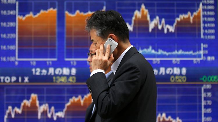 2014-09-25T072730Z_1578121148_GM1EA9P16TL01_RTRMADP_3_MARKETS-JAPAN-STOCKS.JPG5936004397020675096.jpg