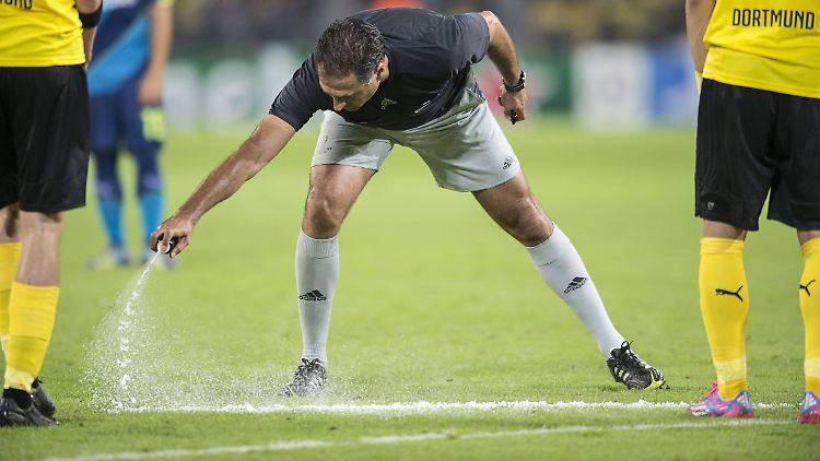 In der vergangenen Woche wurde das Spray in Dortmund und München bereits eingesetzt. Von Geldstrafen ist nichts bekannt.