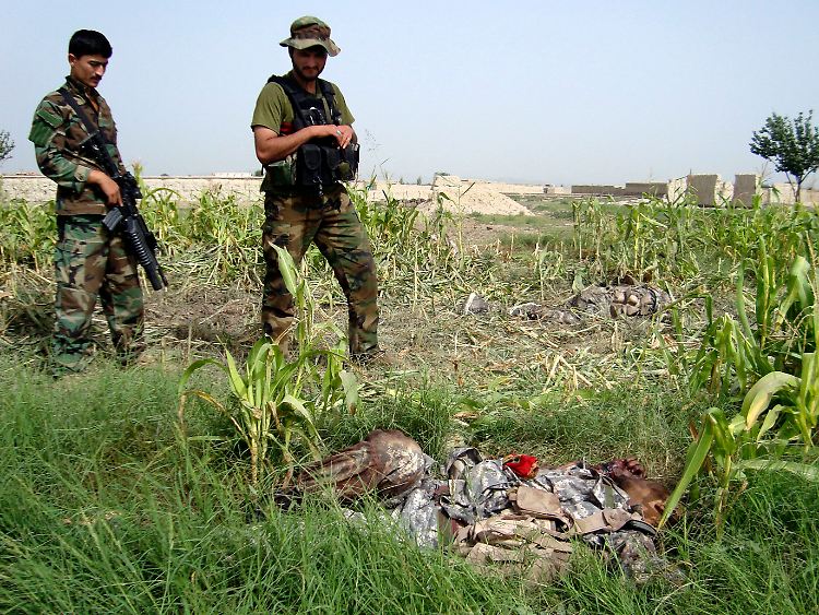 Mehr als zwei Dutzend Selbstmordattentäter sollen den NATO-Stützpunkt überfallen haben.