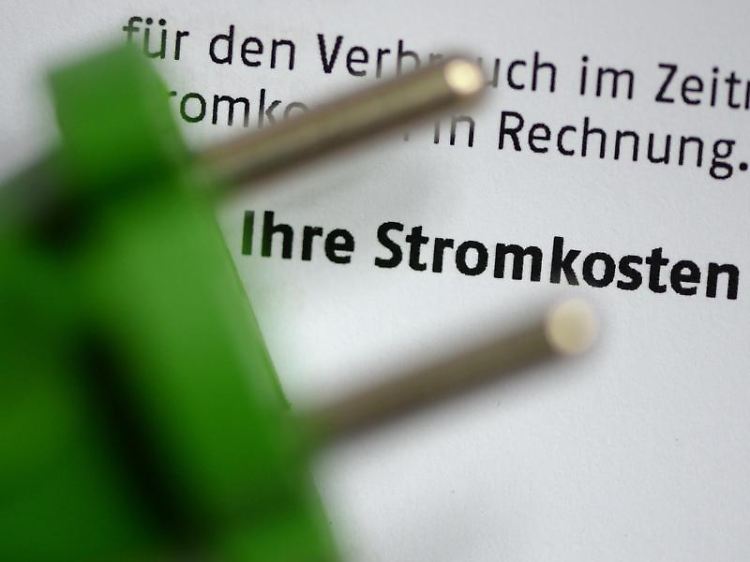 Mit einem Stromanbieterwechsel können Verbraucher heute mehr sparen als noch vor vier Jahren.