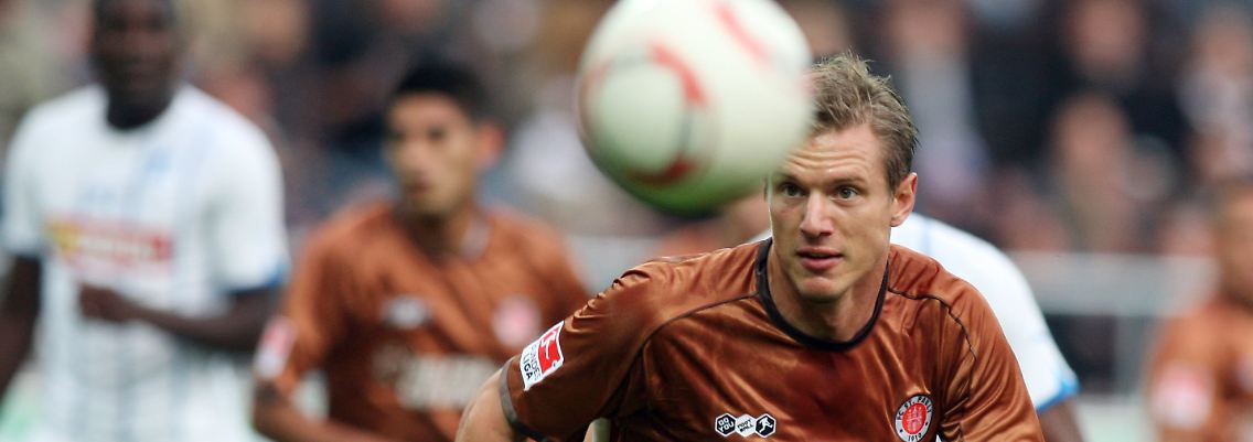 Den Ball im Blick: St. Paulis Carsten Rothenbach.