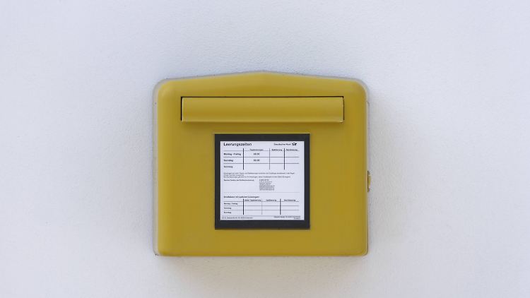 Private Briefe befördert die Post seltener als früher, dafür profitiert sie vom Online-Shopping.