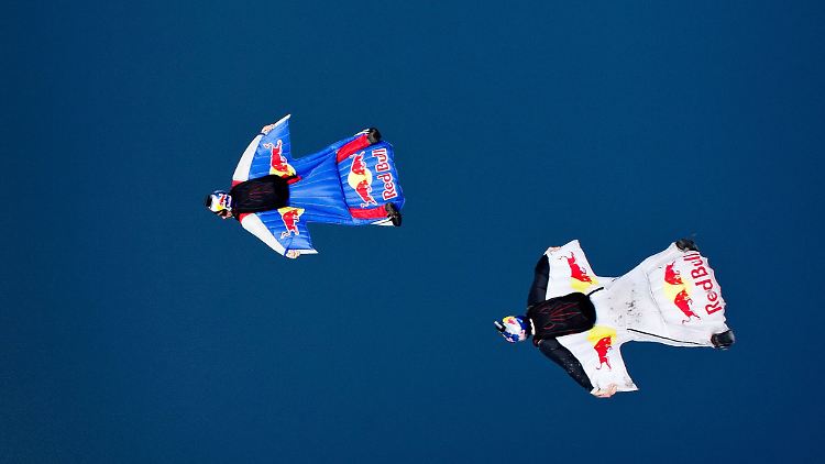 Weil nach dem Trinken einer Dose Red Bull keine Flügel wachsen, wird der Konzern in den USA möglicherweise viel Geld zahlen müssen.