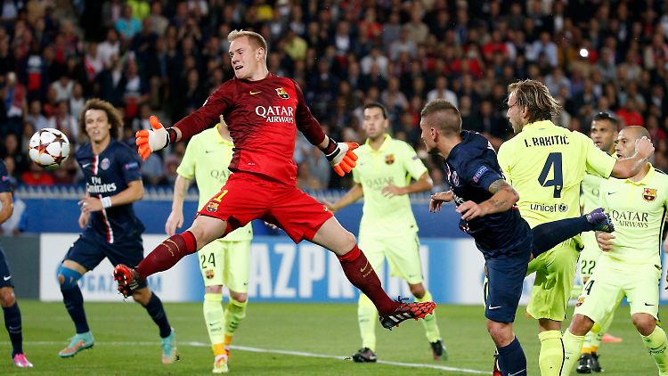 Vorbeigeflogen: Barca-Keeper Marc-Andre ter Stegen verpasst den Ball, Marco Verratti nickt ungestört ein.