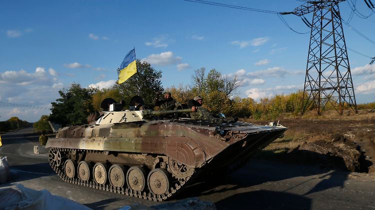 Die Waffenruhe in der Ukraine bröckelt - bei Gefechten sterben mindestens zehn Menschen. 