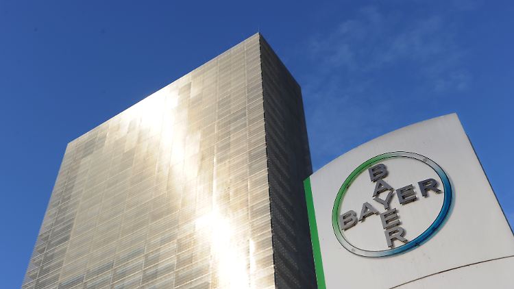 Geld für Übernahme des OTC-Geschäfts der Merck & Co durch Bayer.