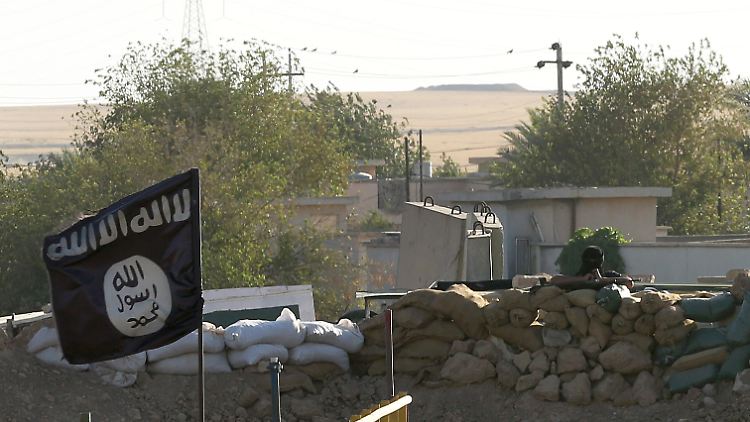 Etwa 450 Islamisten sollen aus Deutschland in das Kriegsgebiet im Nahen Osten gereist sein und sich dem IS angeschlossen haben.