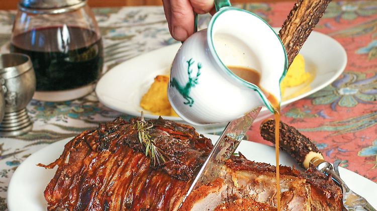 Hubert Zussners Wildschweinrücken bekommt den richtigen Pfiff mit einer Apfelsauce.