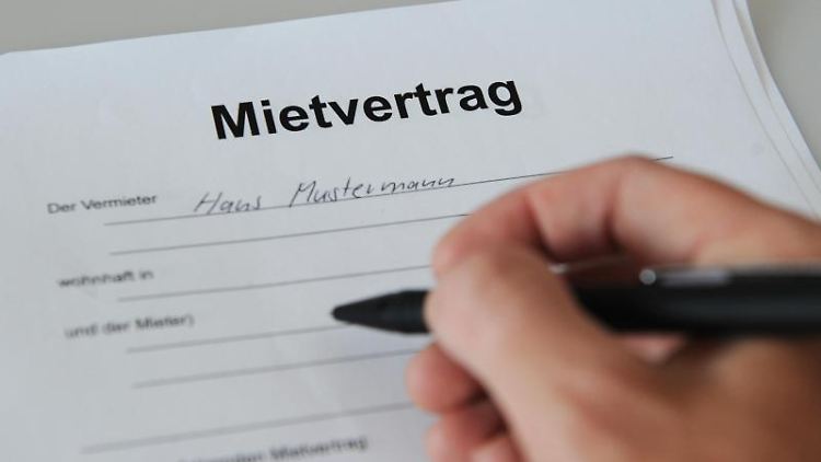 Wer ein Zimmer untervermieten will, braucht erst die Erlaubnis des Vermieters.