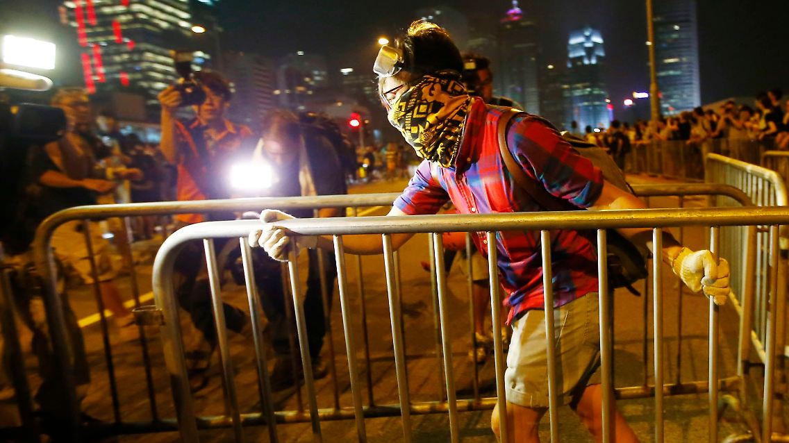 2014-10-02T124530Z_1923399289_GM1EAA21LGC01_RTRMADP_3_HONGKONG-CHINA.JPG5667384475824233640.jpg