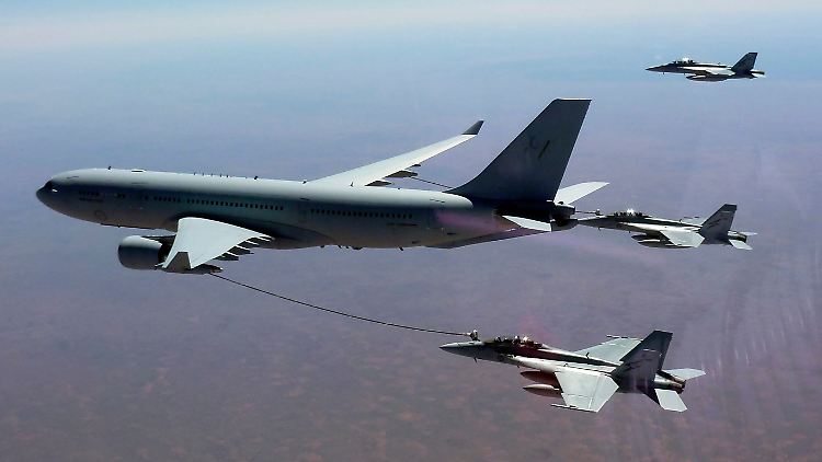 Auch Australien schickt Kampfjets in den Irak. Hier werden die Super-Hornets in der Luft betankt. 