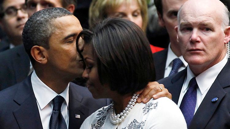 Barack und Michelle Obama sollen stets großes Vertrauen in Special Agent Joseph Clancy (r.) gesetzt haben.