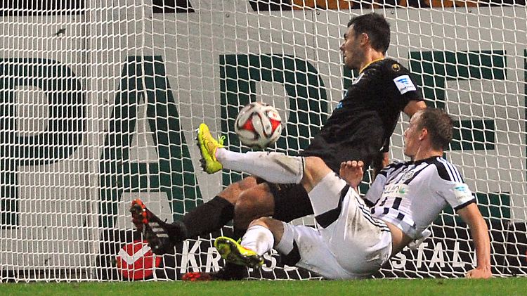 Viel Kampf, viel Krampf, das bot die Zweitliga-Partie zwischen Aalen und 1860 München.