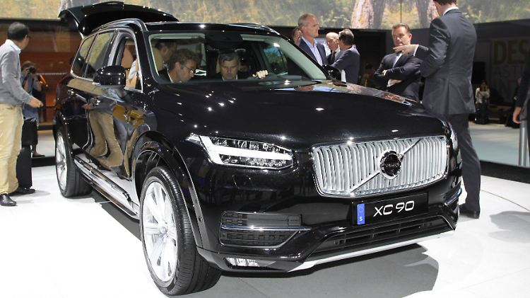 Der Volvo XC90 verfügt über einen Spur- und Kreuzungsbrems-Assistenten, erscheint jedoch erst 2015.