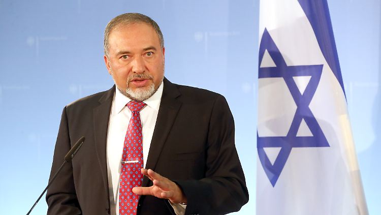 Israels Außenminister Lieberman ermahnte den schwedischen Ministerpräsidenten, sich "tiefgründiger mit der Problematik" im Nahen Osten zu befassen. 