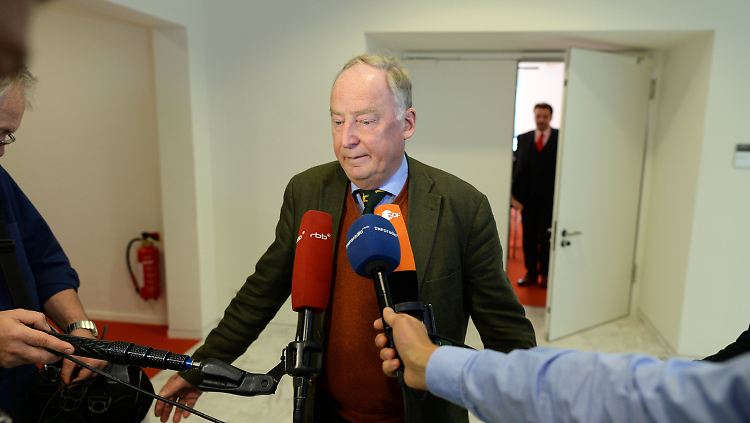 Brandenburgs Landtag hat sich noch nicht einmal konstituiert, da hatte AfD-Landeschef Gauland schon mehr Probleme mit seinem Laden als andere Fraktionen in einer Legislaturperiode.