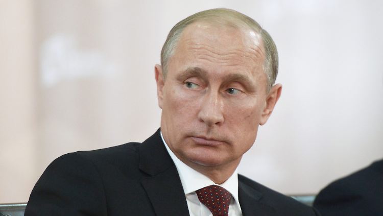 Wladimir Putin will die Uhr zurückdrehen: Russland könnte schon bald wieder Kapitalkontrollen einführen.